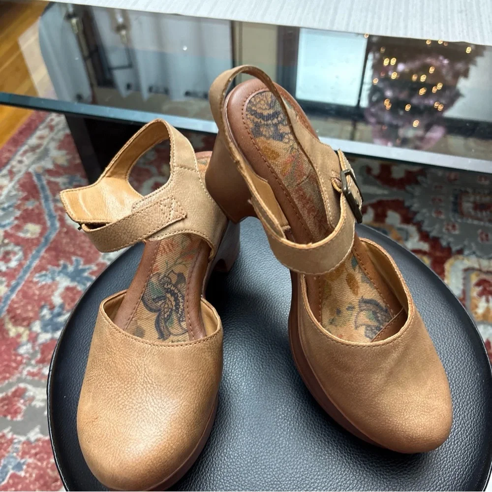 BOC by BORN , Natasha comfort Tan Women's Heels size 9